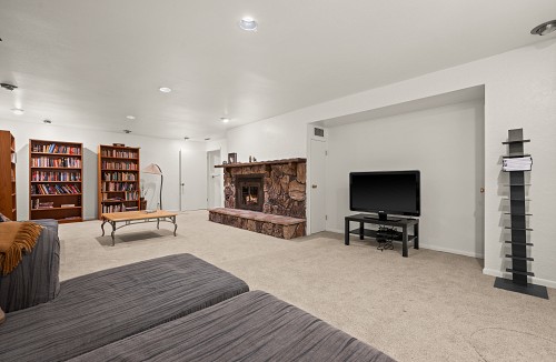 1014 S. Oak Hills Way, Salt Lake City, UT 84108