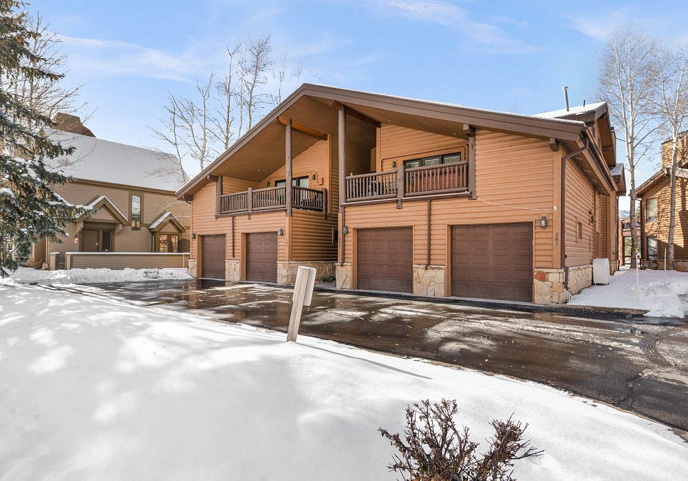 2305 Queen Esther Drive, Unit 303, IPark City, UT 84060